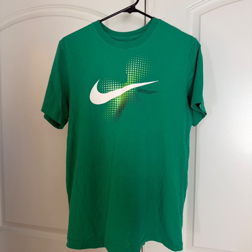 Nike Mens The Nike Tee Swoosh Graphic T-Shirt Green Medium Short Sleeve
